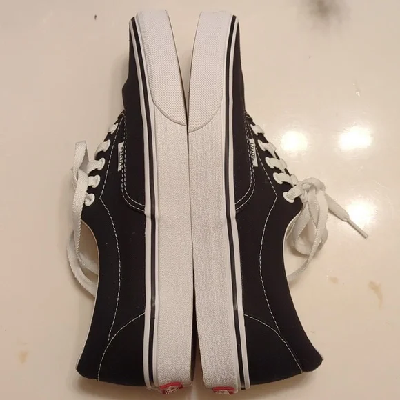 Unisex Vans Black And White Sneakers Size M 9 W 10.5 Like New MSRP $65 - Picture 7 of 8